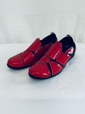 Popolare Japanese Vegan Red Patent Leather Slip-On Shoes